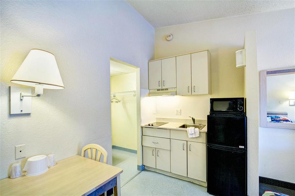 Super 8 By Wyndham Aberdeen Southern Pines Ruang foto