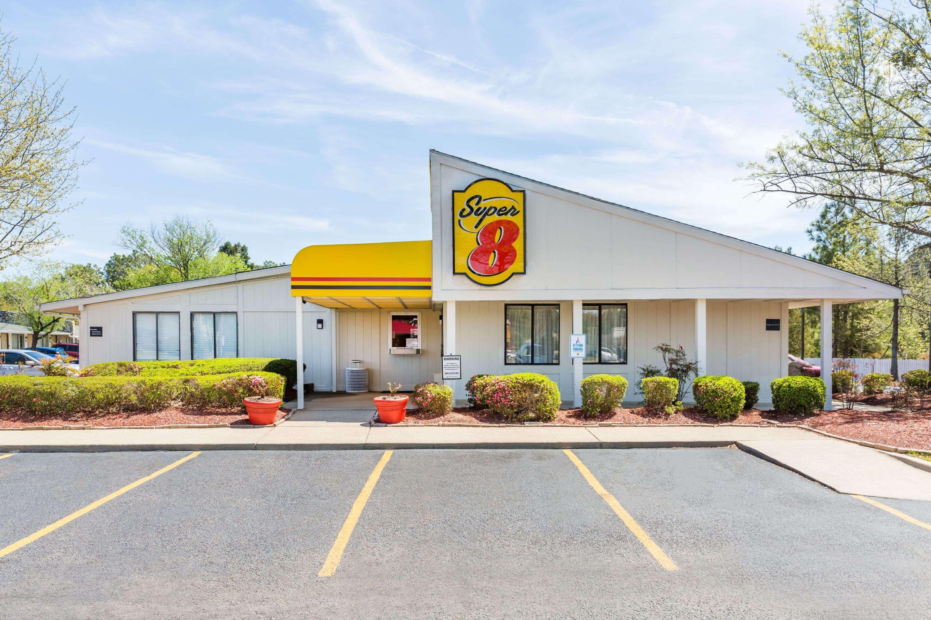 Super 8 By Wyndham Aberdeen Southern Pines Bagian luar foto