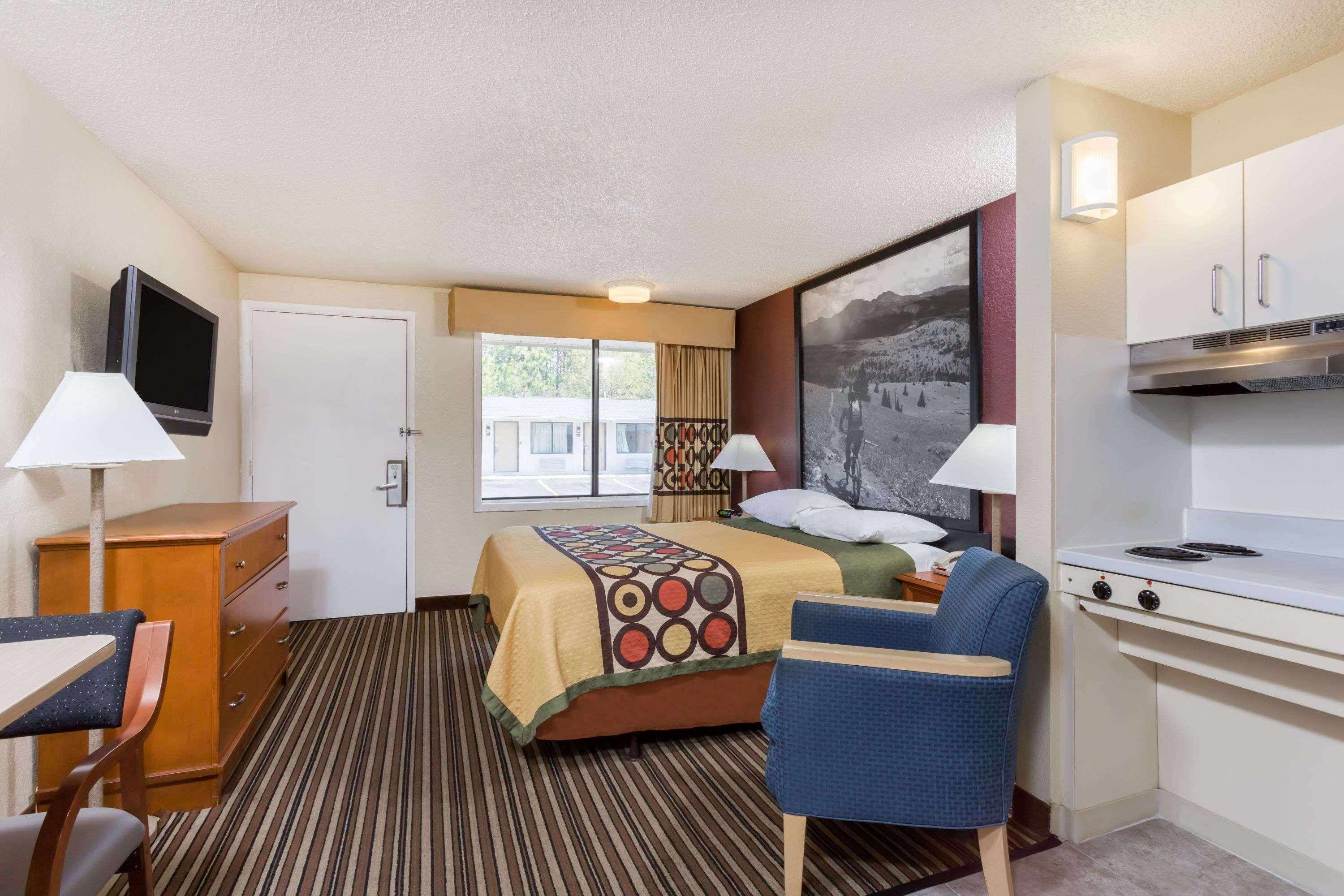 Super 8 By Wyndham Aberdeen Southern Pines Bagian luar foto