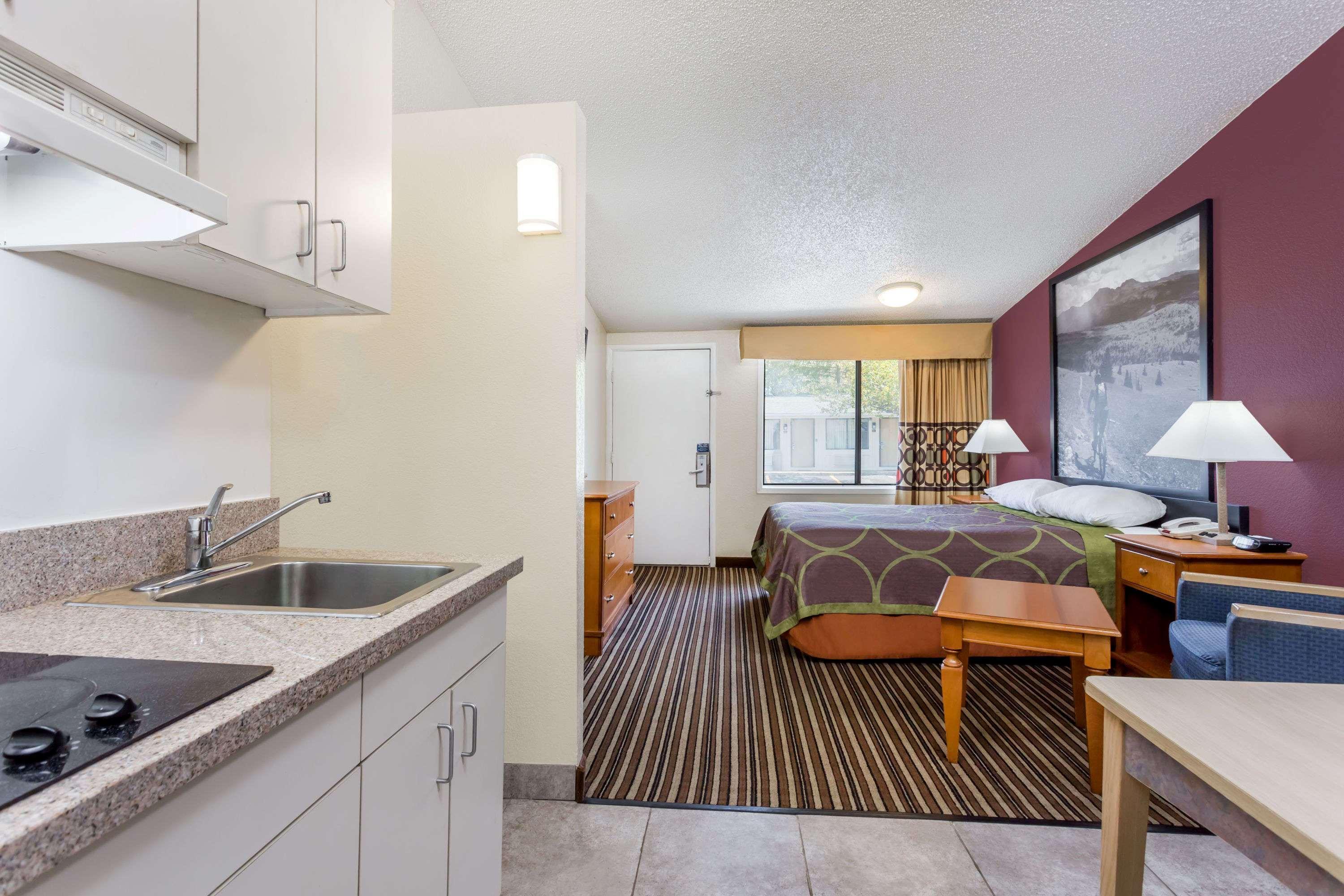 Super 8 By Wyndham Aberdeen Southern Pines Bagian luar foto