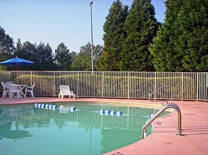 Super 8 By Wyndham Aberdeen Southern Pines Bagian luar foto